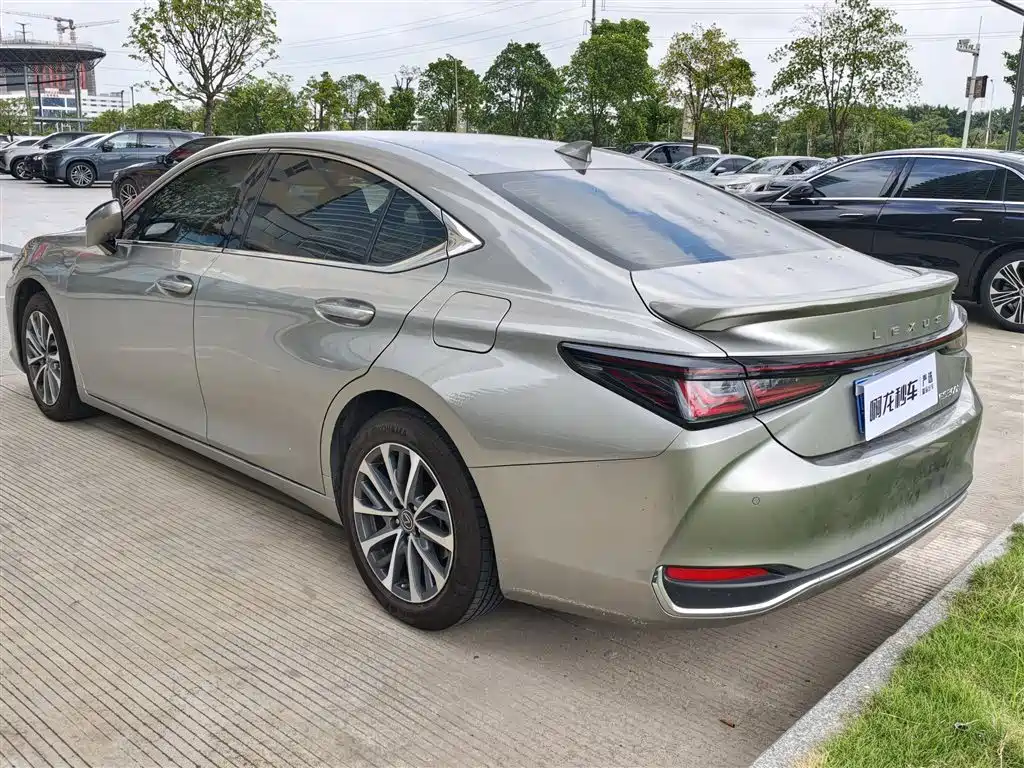 Lexus ES 2025 200 Ultimate Edition фото 4