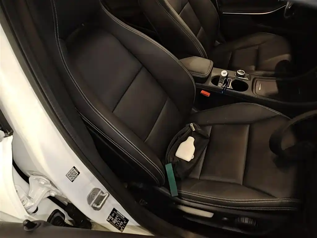 Mercedes-Benz GLA 2015 GLA 200 Dynamic фото 25