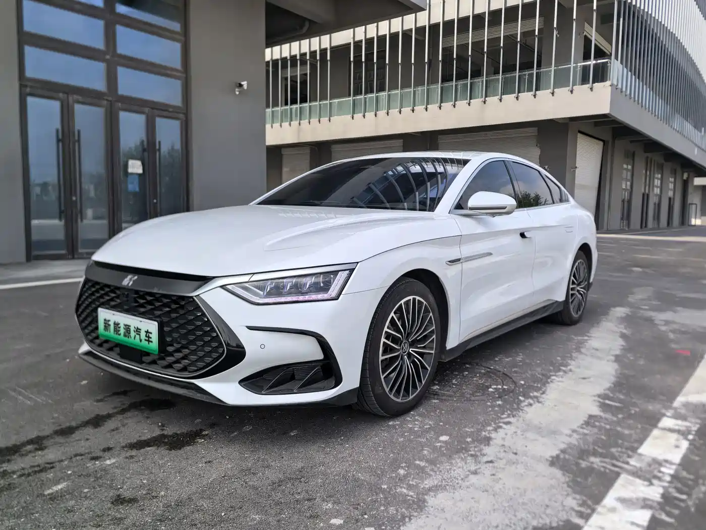 BYD Han 2023 DM-i Champion Edition 121KM Prestige