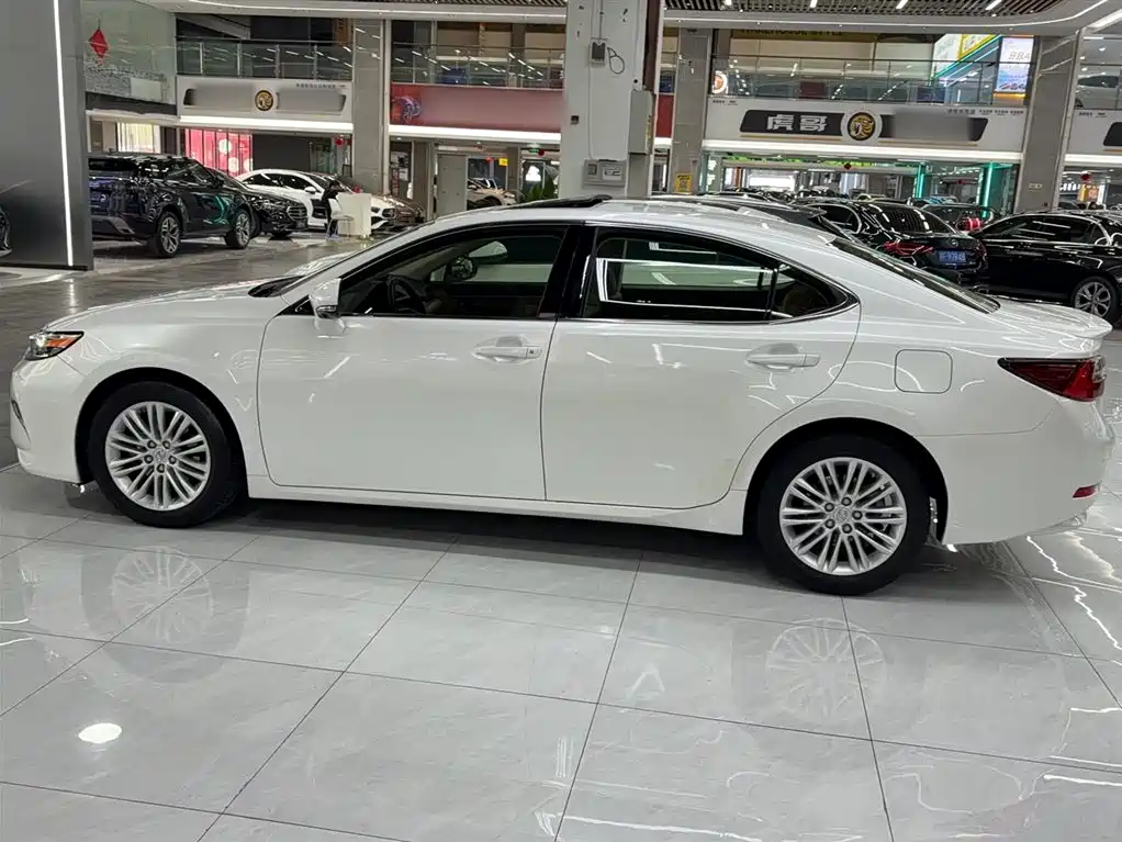 Lexus ES 2015 200 Comfort Edition фото 16