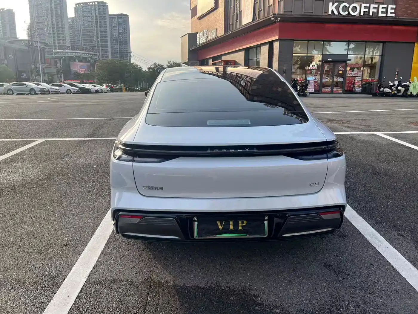 Geely Galaxy Galaxy E8 2024 2024 Model 550km RWD Soaring Dragon Edition