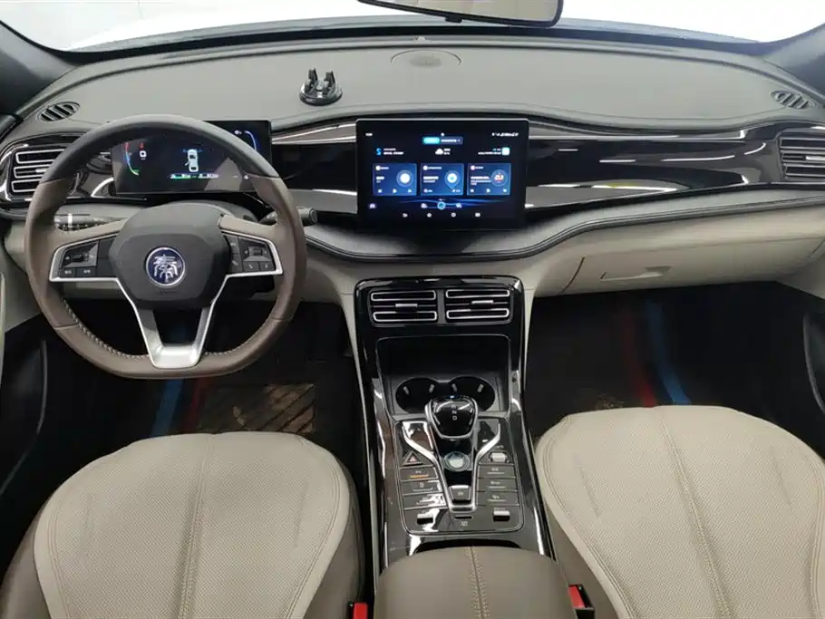BYD Qin PLUS 2024 Glory Edition DM-i 55KM Leading фото 12