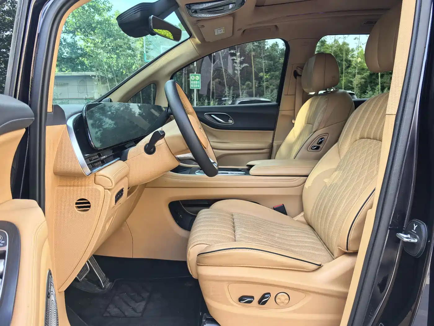 Voyah Auto Voyah Dreamer 2022 Low-carbon Dream+Smart Package фото 4