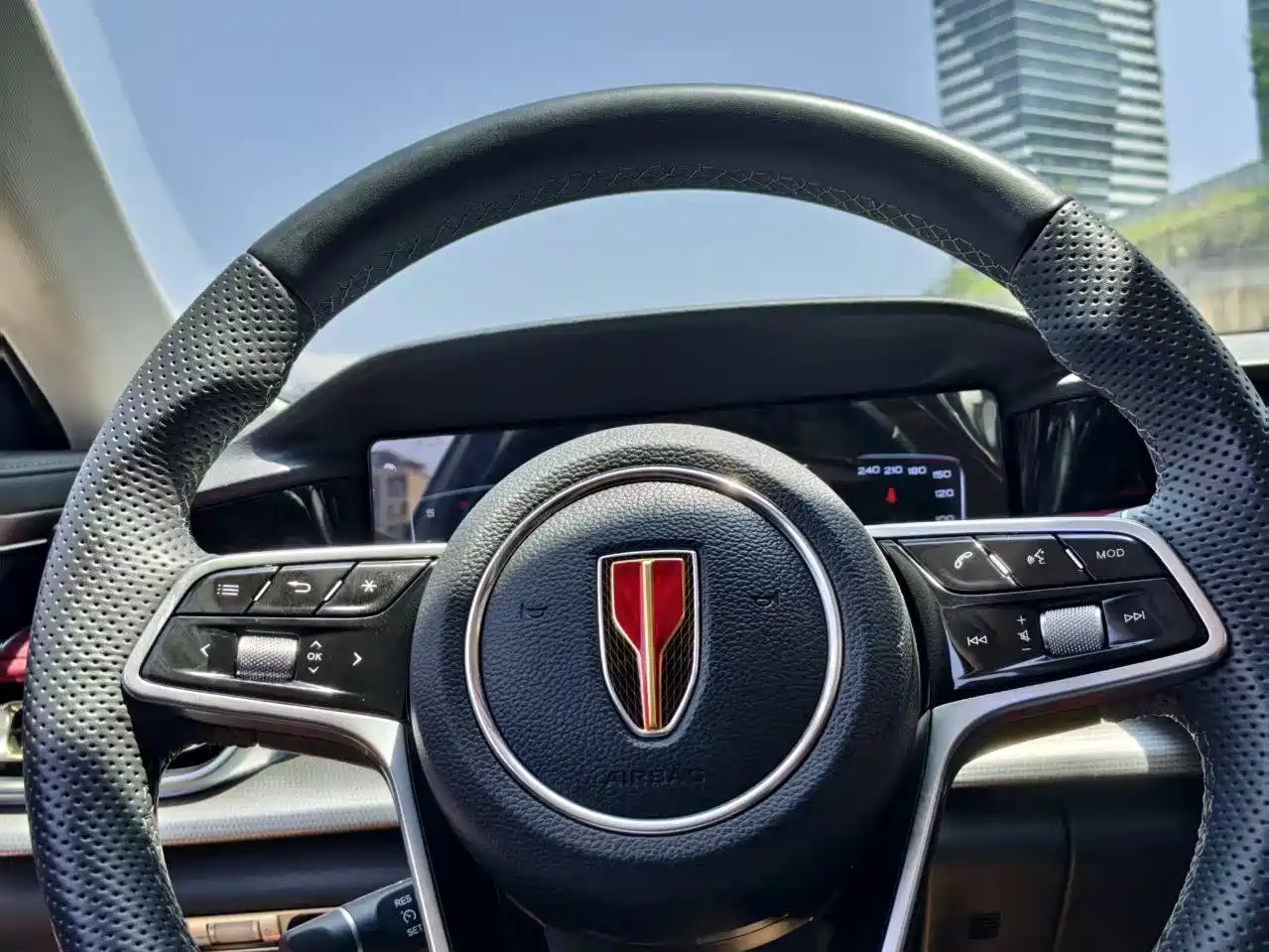 Hongqi H5 2024 1.5T HEV Smart Connect Flag Smooth Edition фото 6