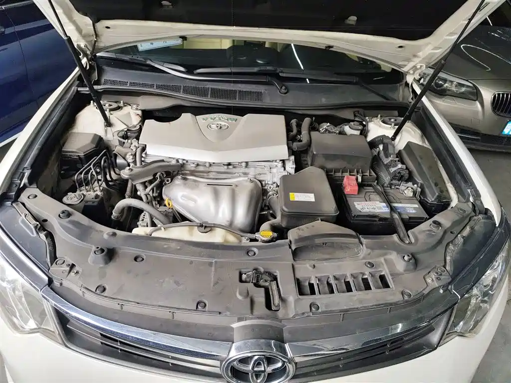 Toyota Camry 2015 2.0G Leading Edition фото 16