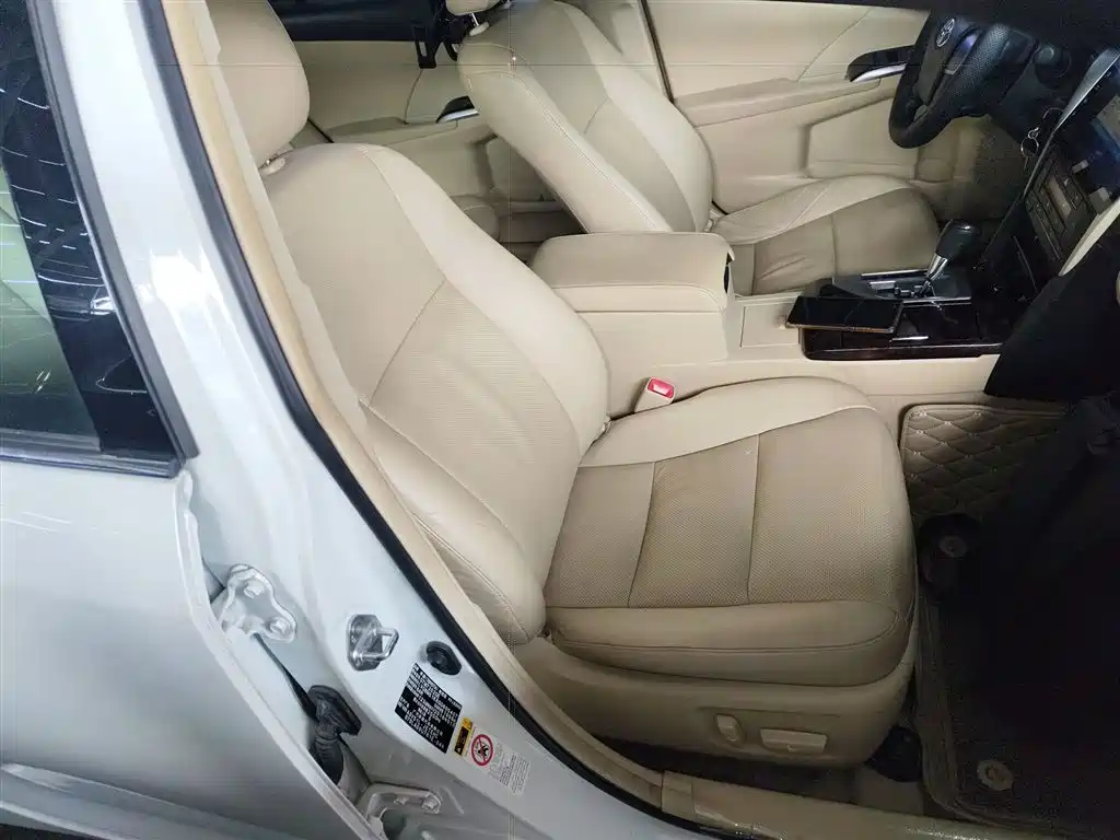 Toyota Camry 2015 2.0G Leading Edition фото 19