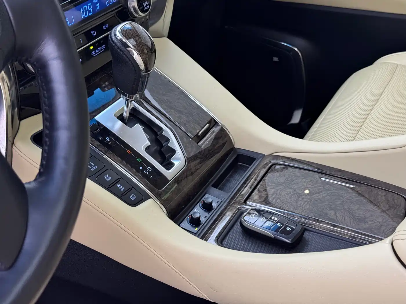 Toyota Alphard 2020 Hybrid 2.5L Premium Edition фото 9