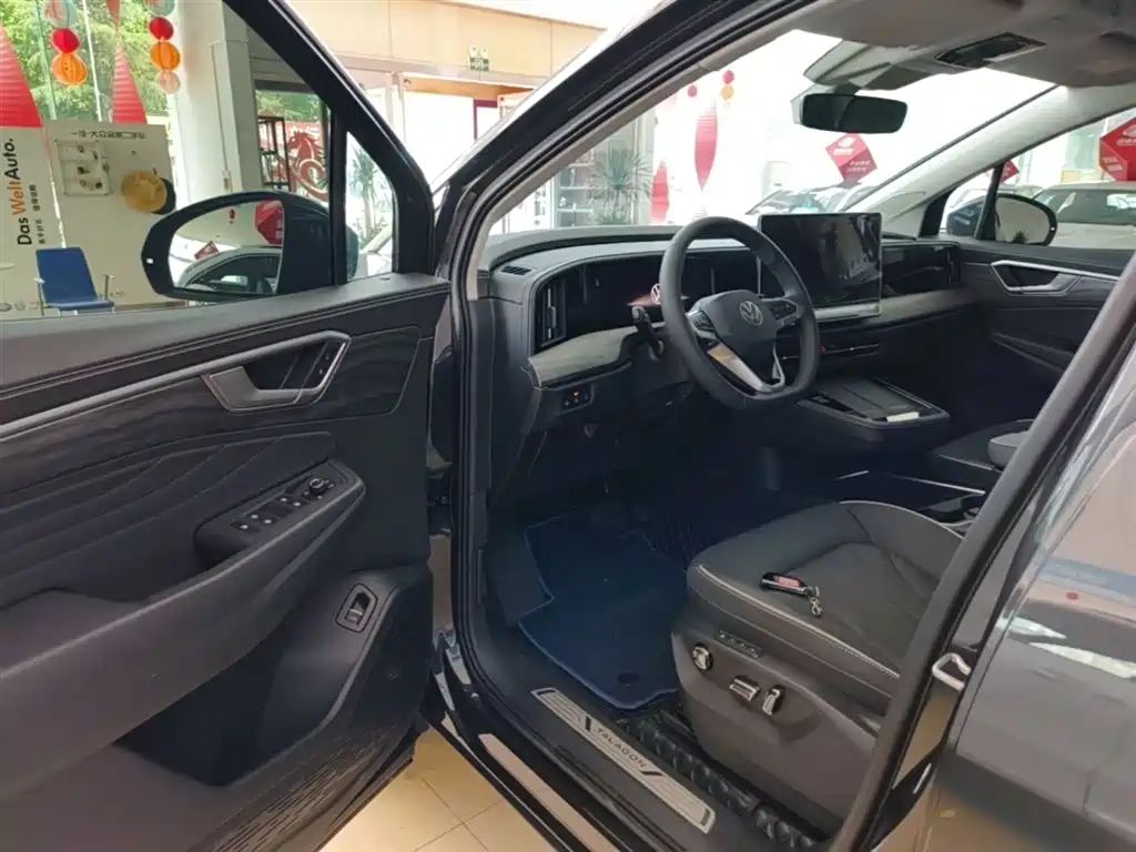 Volkswagen Talagon 2025 Model 450TSI AWD Premium 6-Seater фото 16