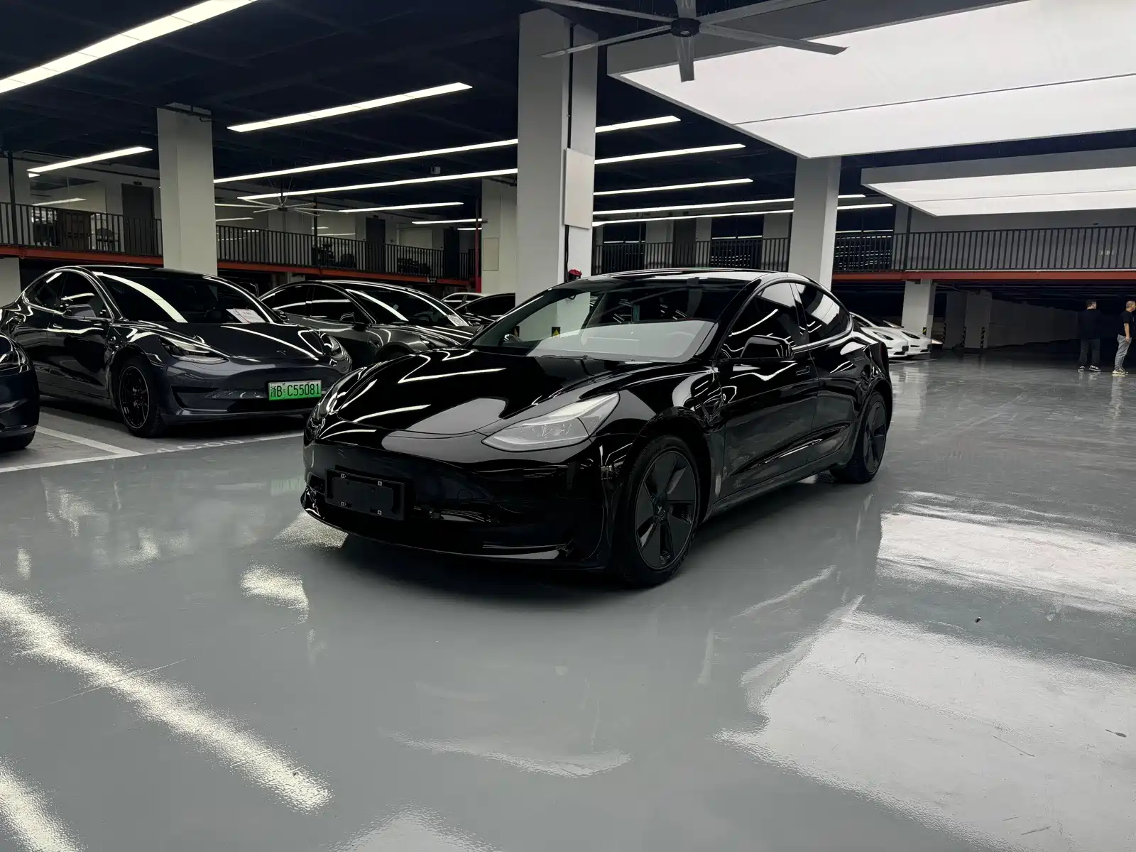 Фото 1 - Tesla Model 3