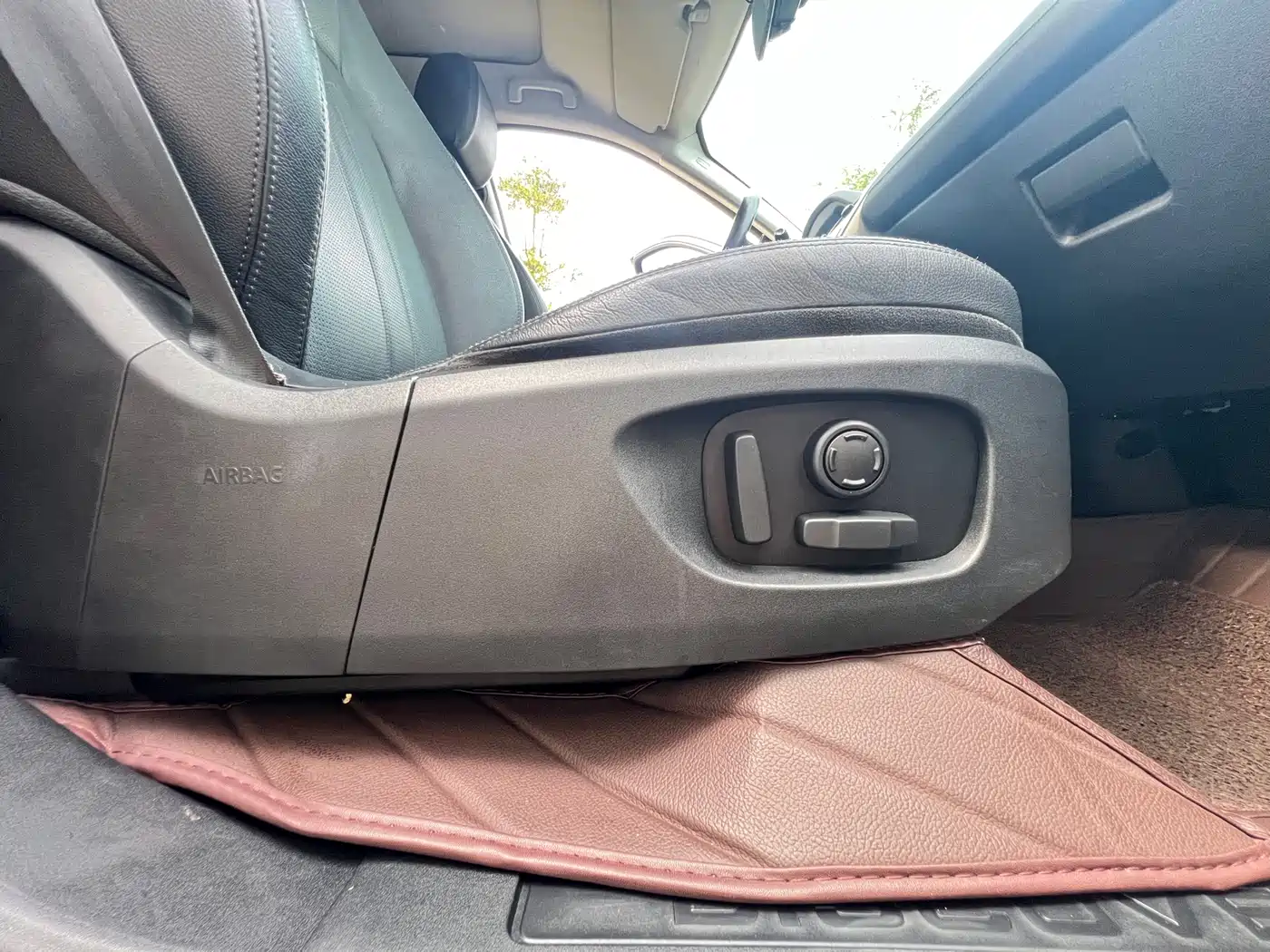 Land Rover Discovery Sport 2018 240PS SE Edition фото 38