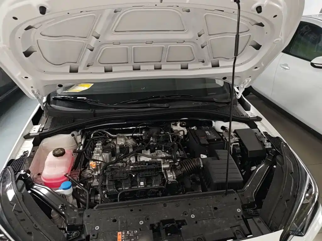 Фото 20 - Roewe i5