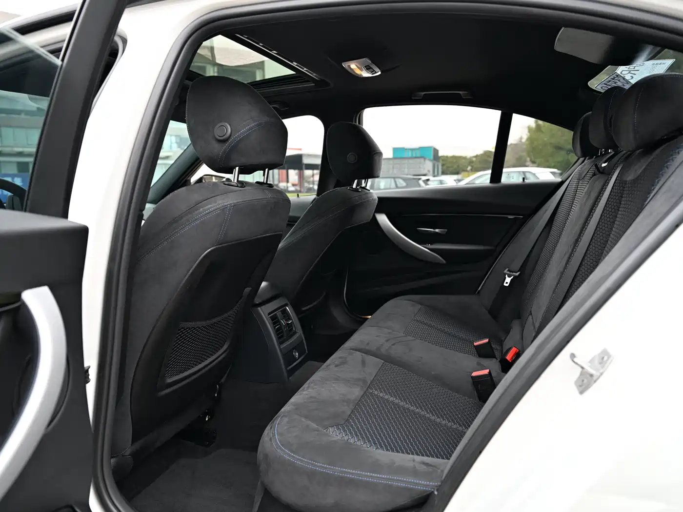 BMW 3 Series 2017 320i M Sport фото 9