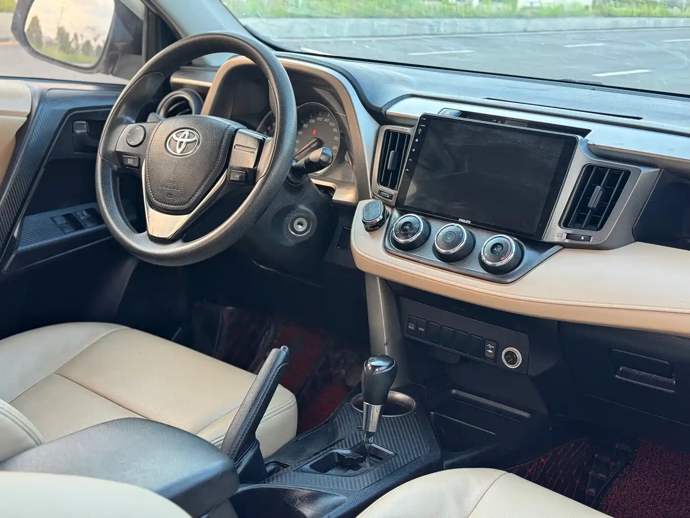 Фото 16 - Toyota RAV4