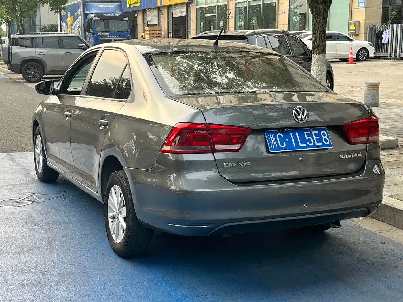 Volkswagen Santana 2013 Model 1.6L Automatic Luxury Edition фото 7
