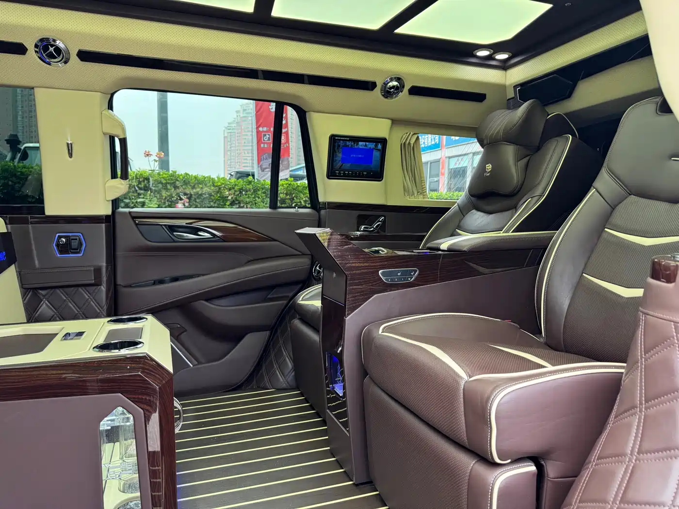 Cadillac Escalade 2017 6.2L ESV Platinum Extended фото 14