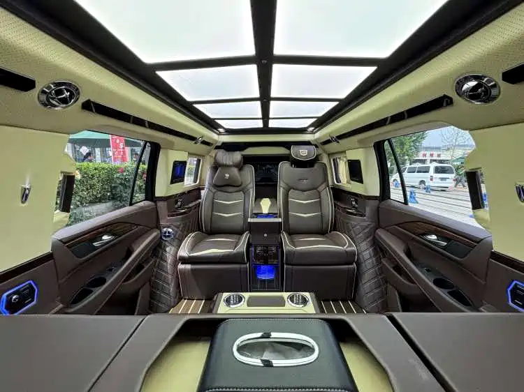 Cadillac Escalade 2017 6.2L ESV Platinum Extended фото 4