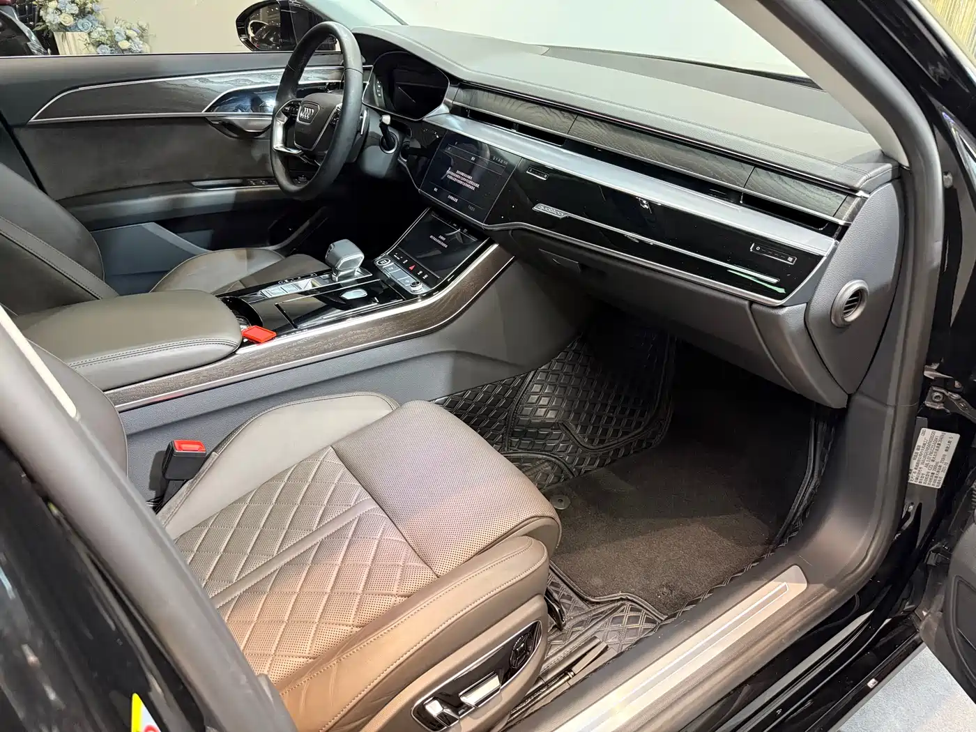Audi A8 2022 A8L 50 TFSI quattro Comfort Collector's Edition фото 9
