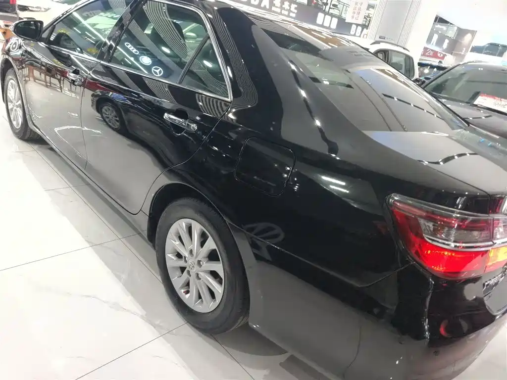 Toyota Camry 2016 2.0G 10th Anniversary Leading Edition фото 23