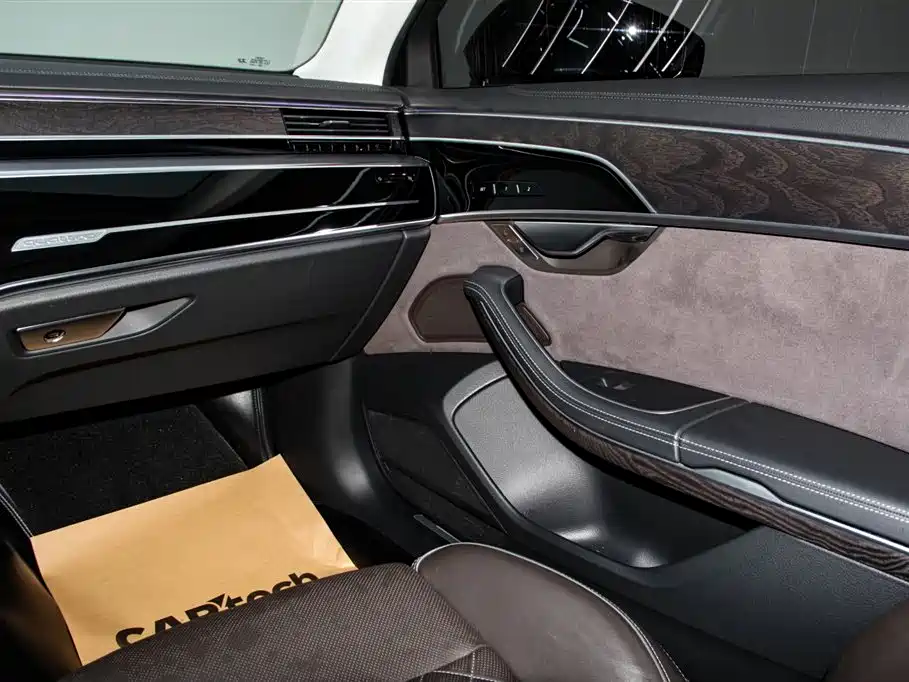 Audi A8 2023 A8L 50 TFSI quattro Exclusive фото 24