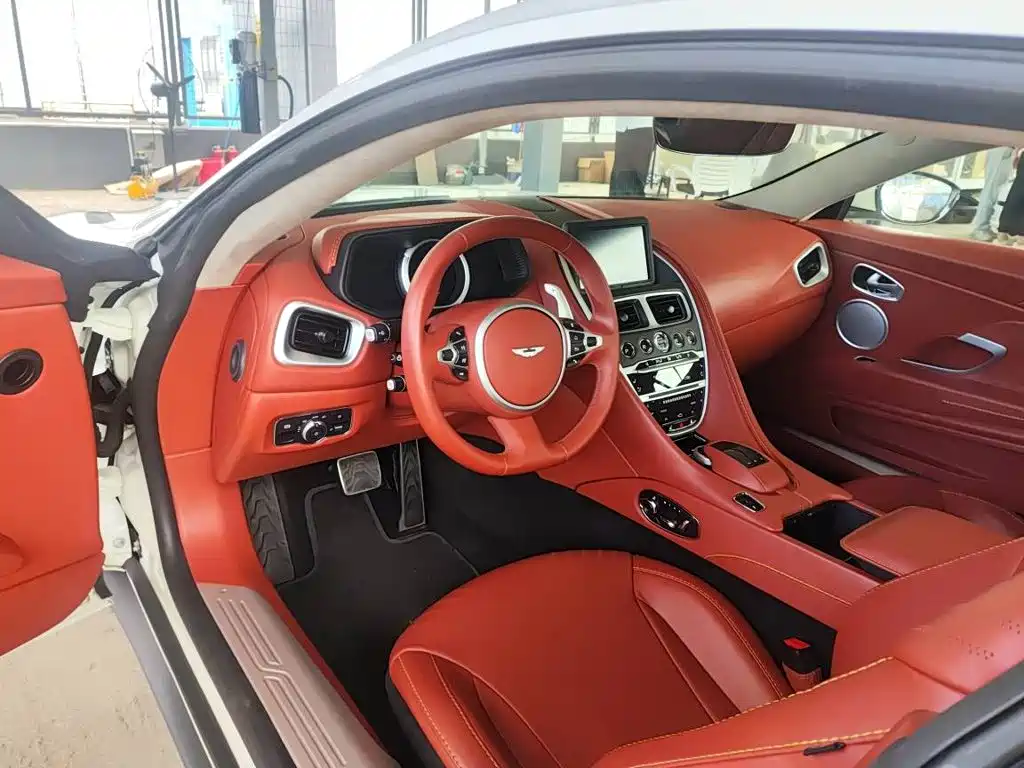 2022 Aston Martin DB11