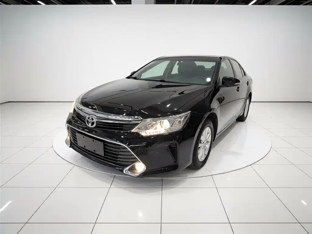 Toyota Camry 2016 2.0G 10th Anniversary Leading Edition фото 2