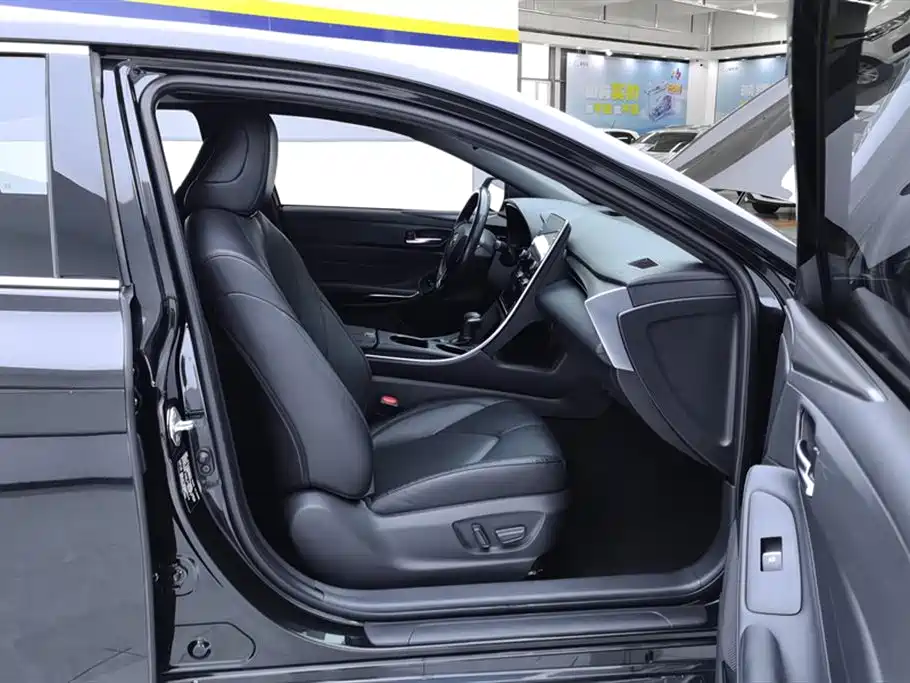 Toyota Avalon 2019 Hybrid 2.5L Luxury Edition China VI фото 8
