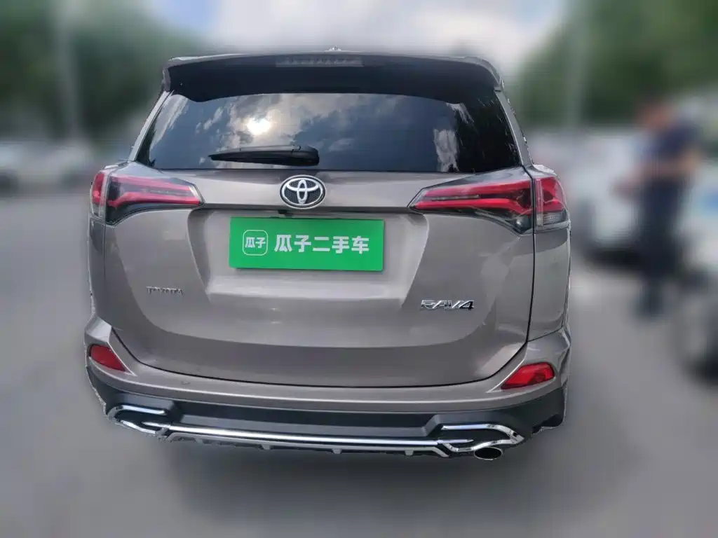 صورة 4 - Toyota RAV4 Rongfang