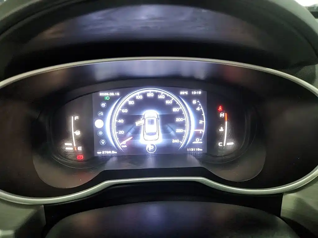 Фото 12 - Geely Atlas