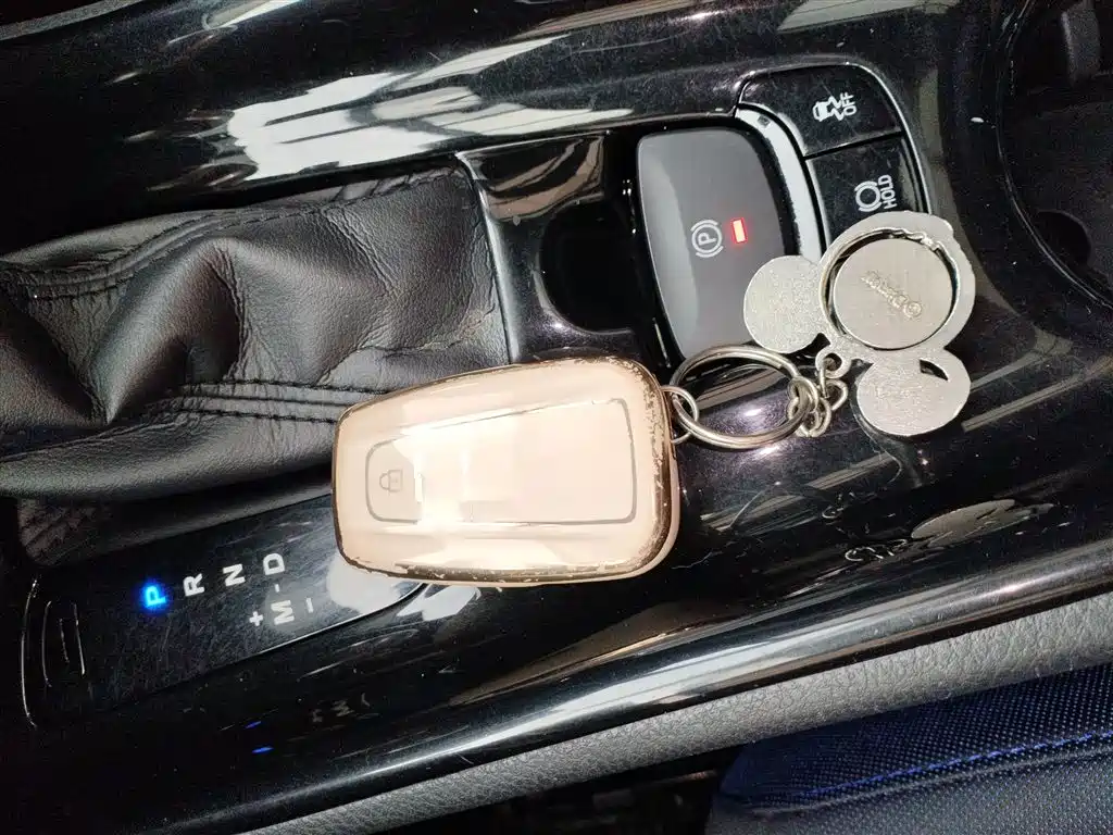 Toyota C-HR 2018 2.0L Leading Sunroof Edition V фото 14