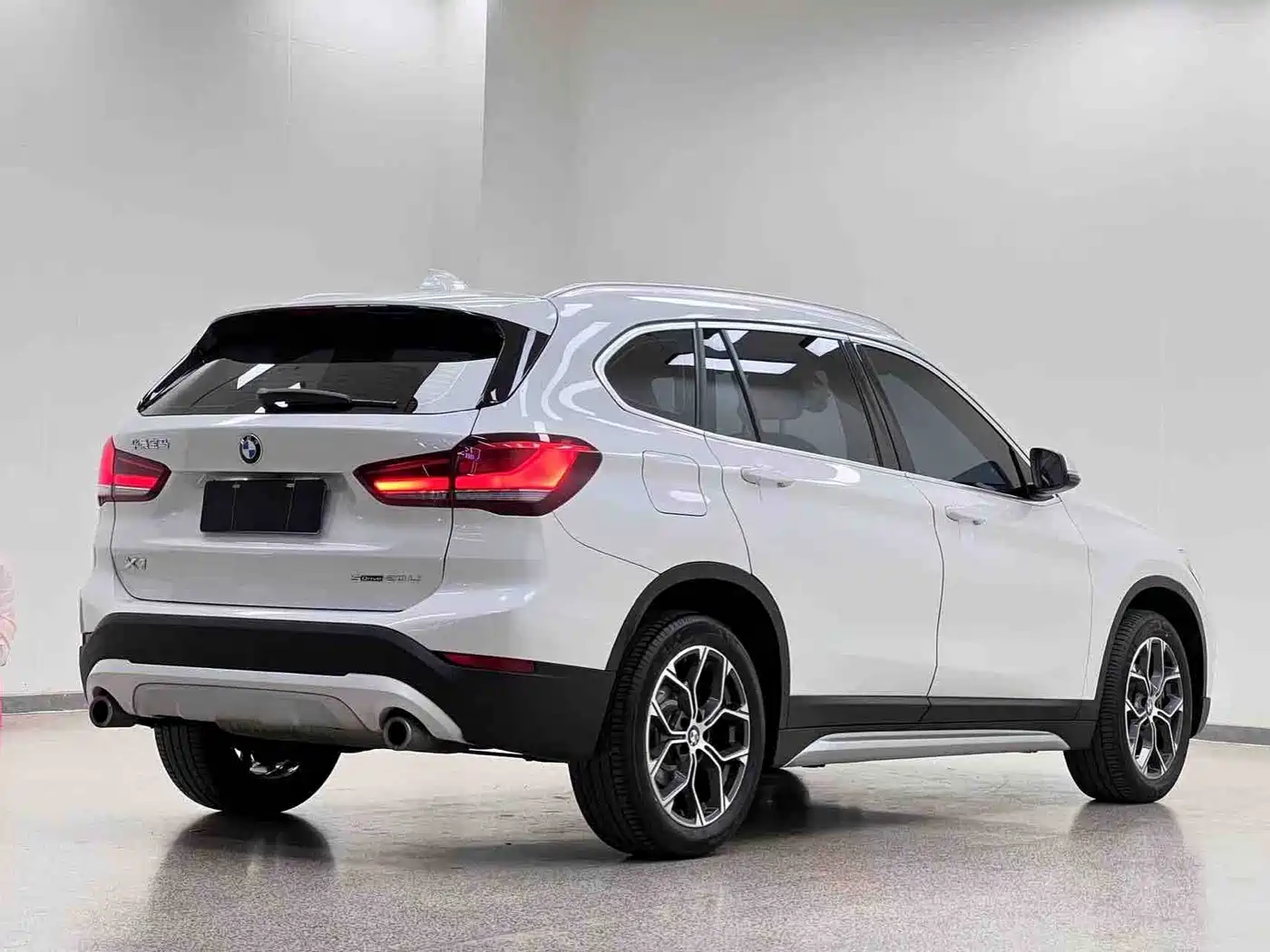 BMW X1 2022 sDrive20Li Premium фото 24