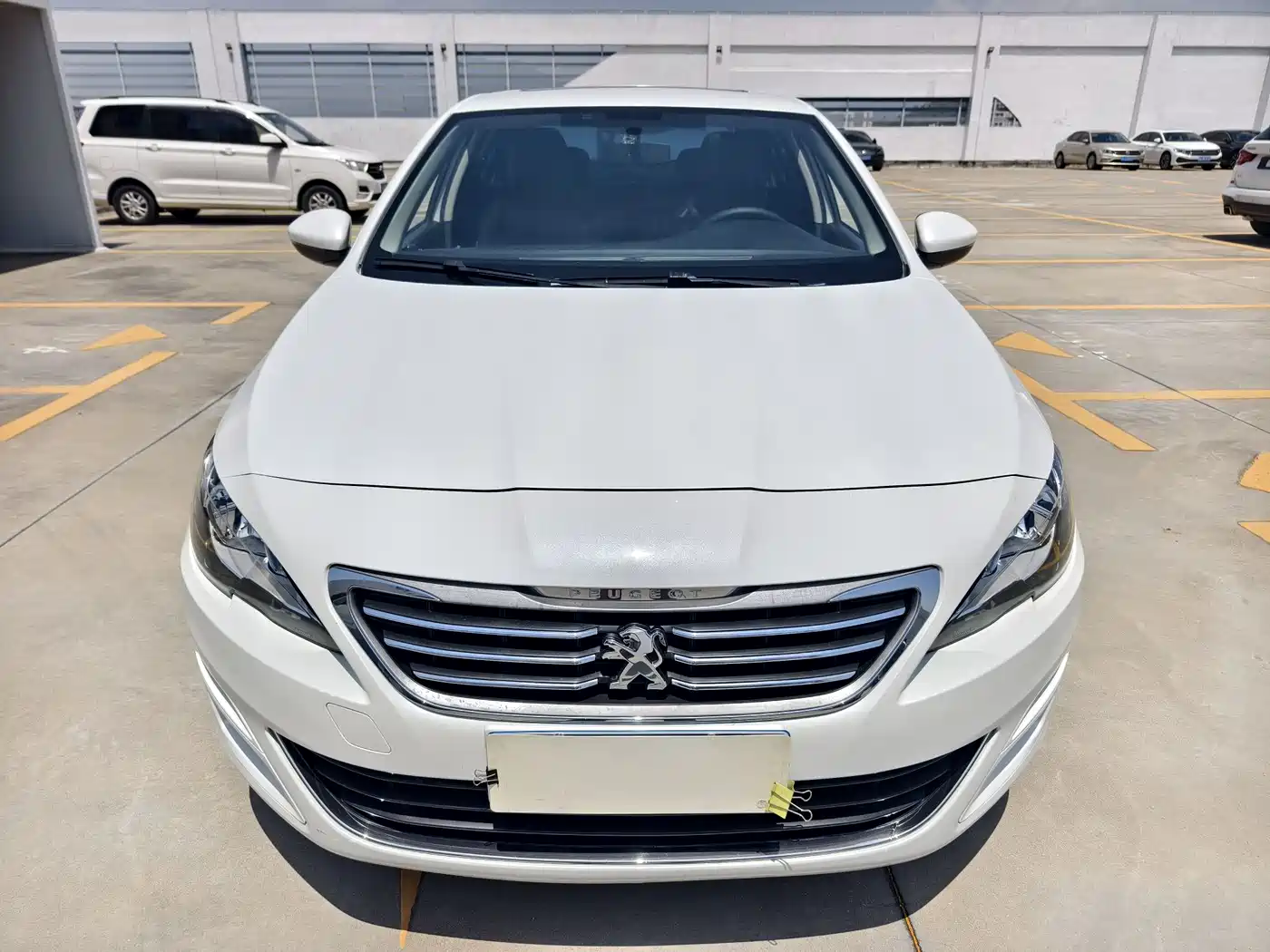 Peugeot 408 2015 Model 1.2T Automatic Luxury Edition фото 2