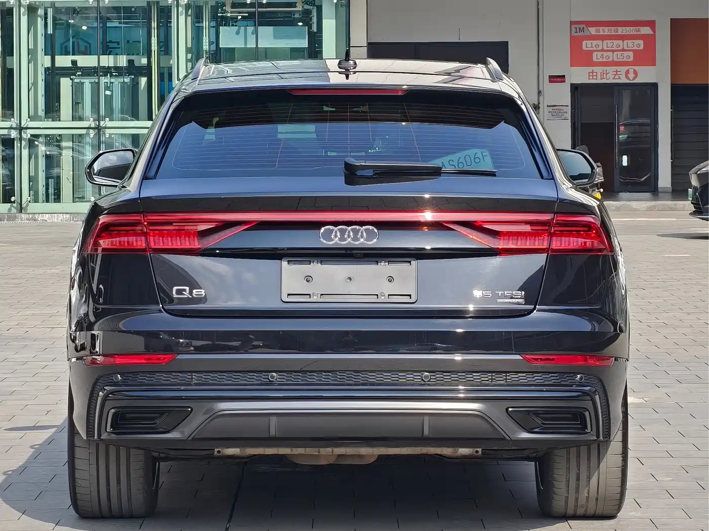 Audi Q8 2021 Model 55 TFSI Exclusive Dynamic фото 15