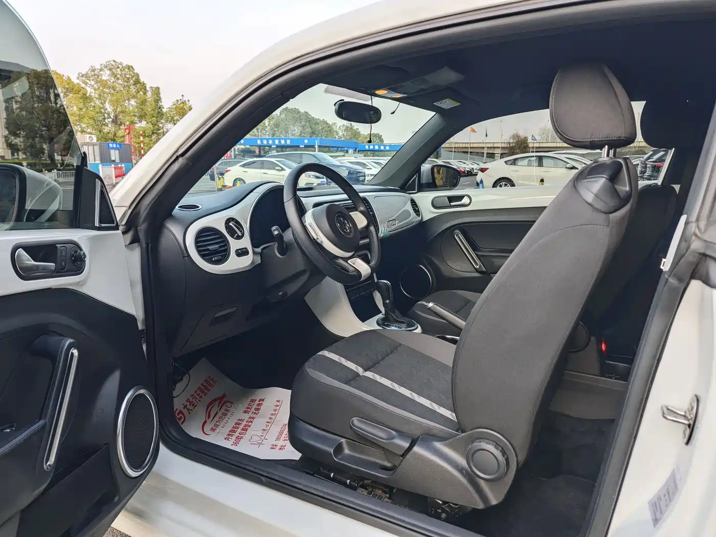 Volkswagen Beetle 2017 180TSI Enjoy фото 4