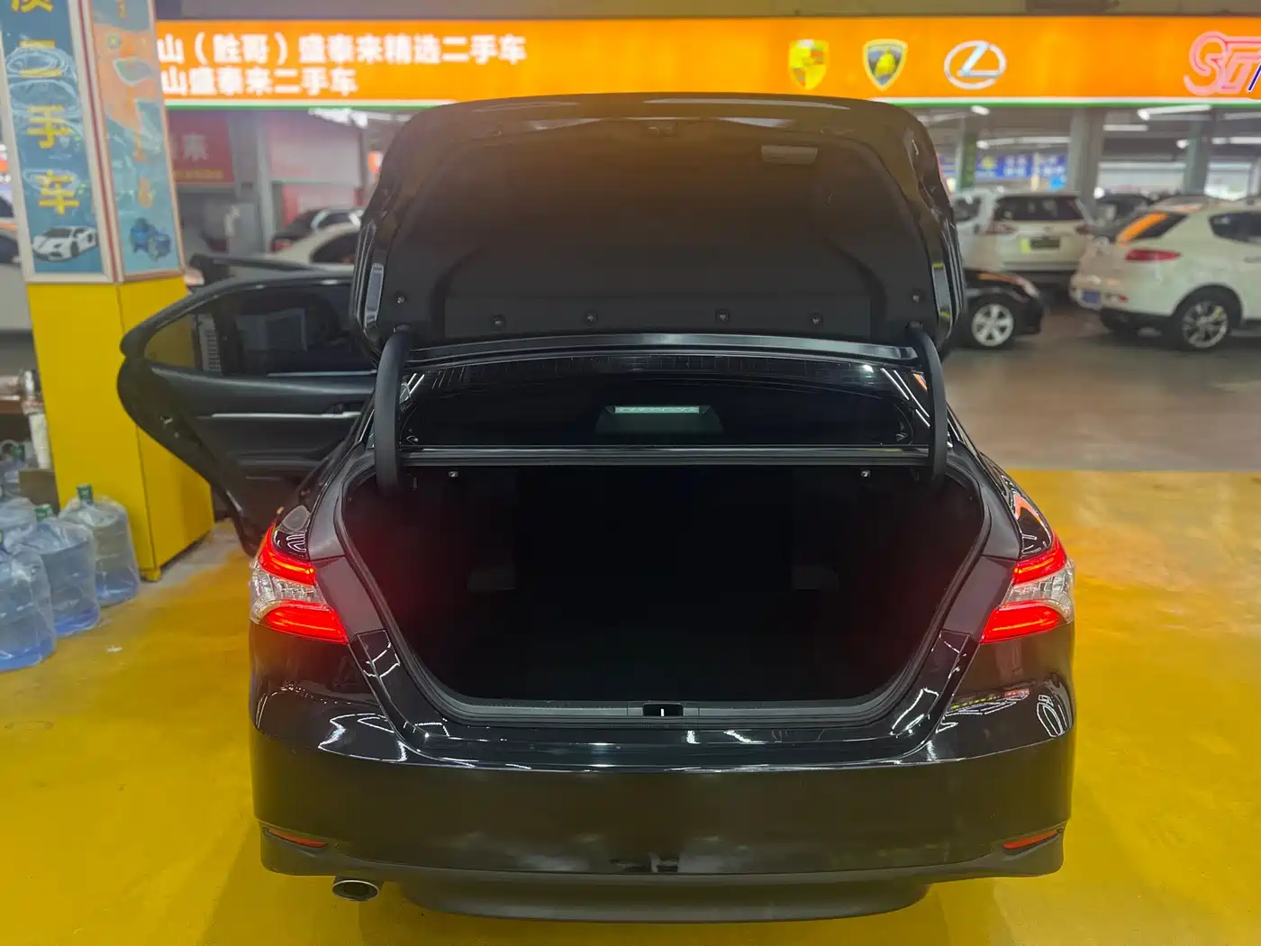 Toyota Camry 2021 Hybrid 2.5HG Luxury Edition фото 10