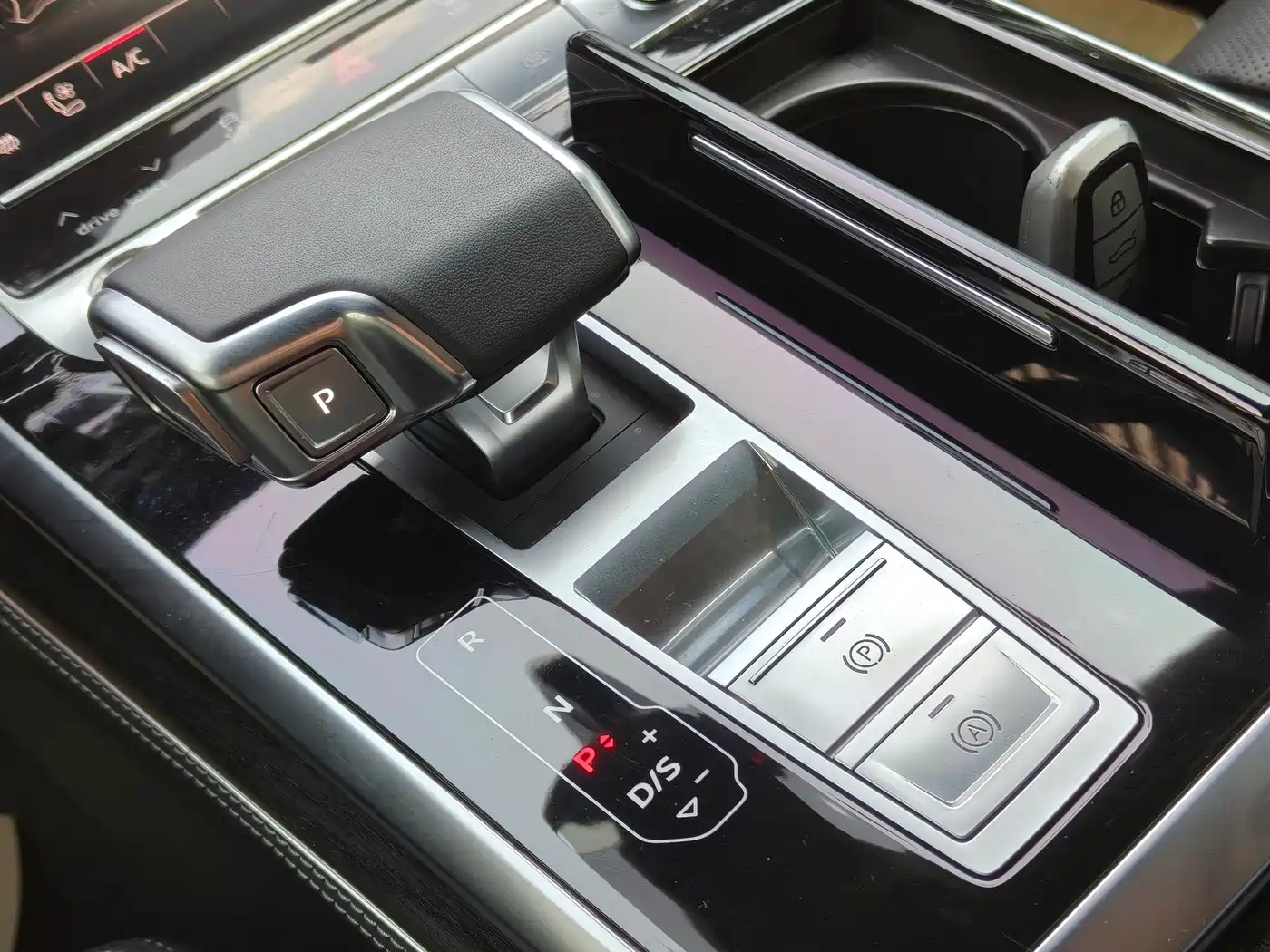 Audi Q8 2021 Model 55 TFSI Exclusive Dynamic фото 10