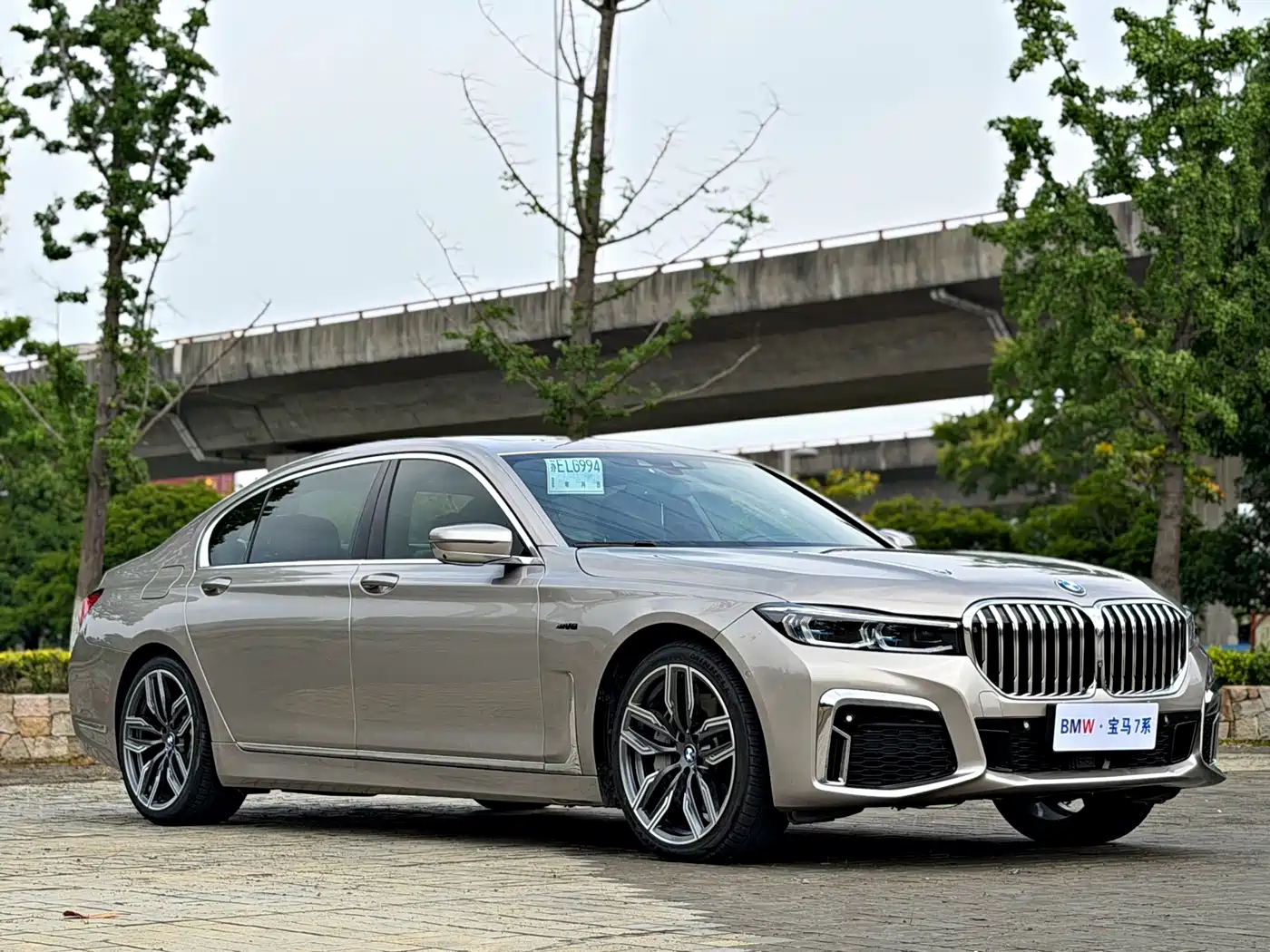 BMW 7 Series 2016 750Li xDrive 4-Seater фото 3