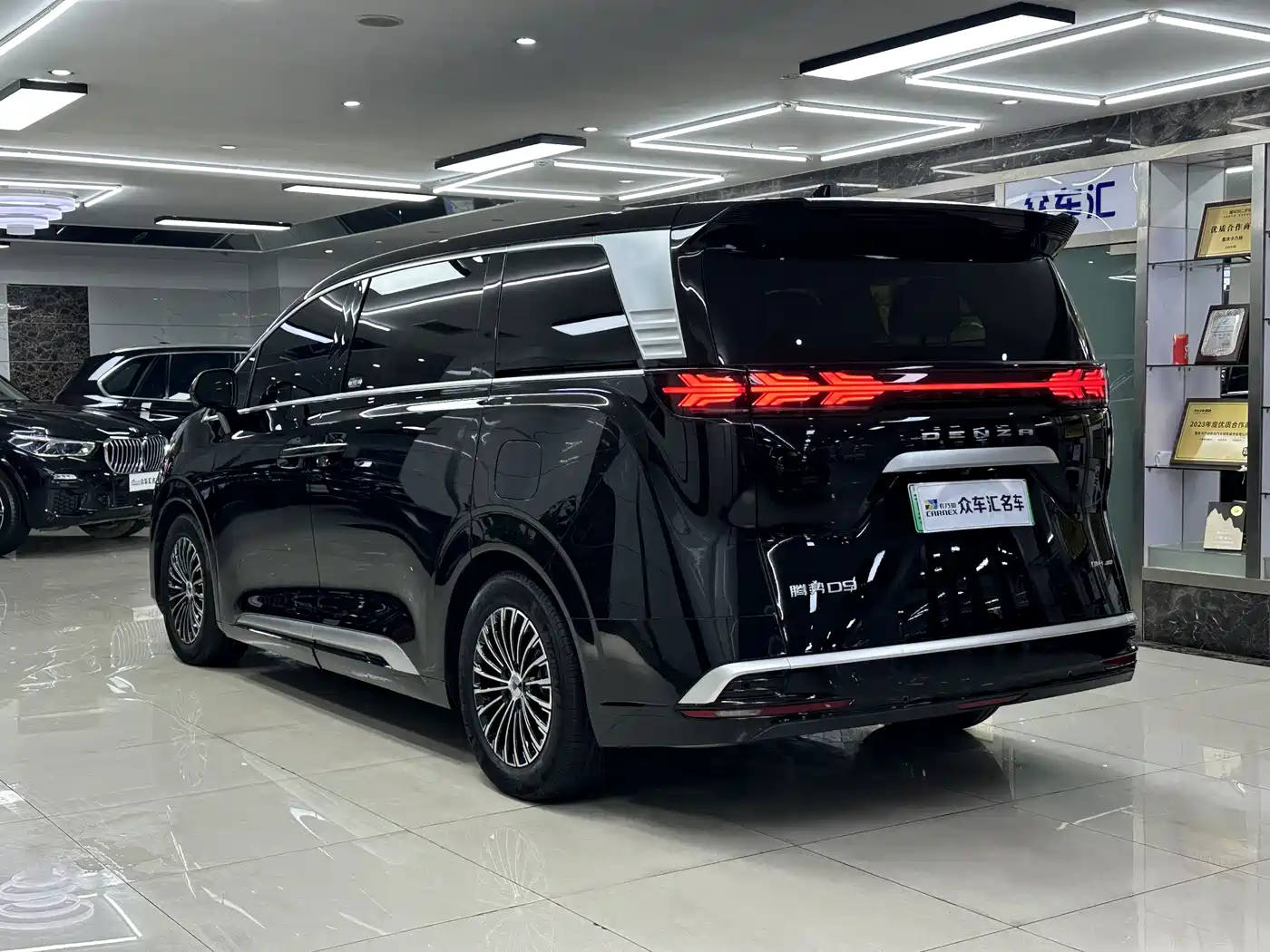 Denza D9 2024 DM-i 980 AWD Premium фото 6