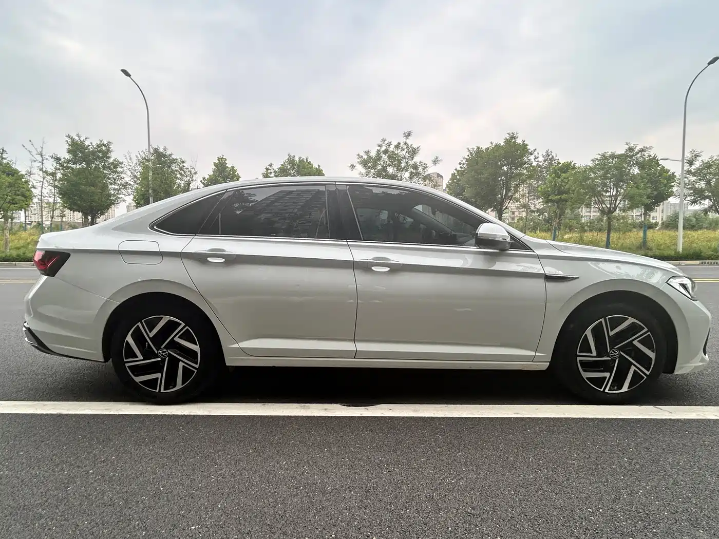 Volkswagen Sagitar 2023 300TSI DSG Surpassing Edition фото 4