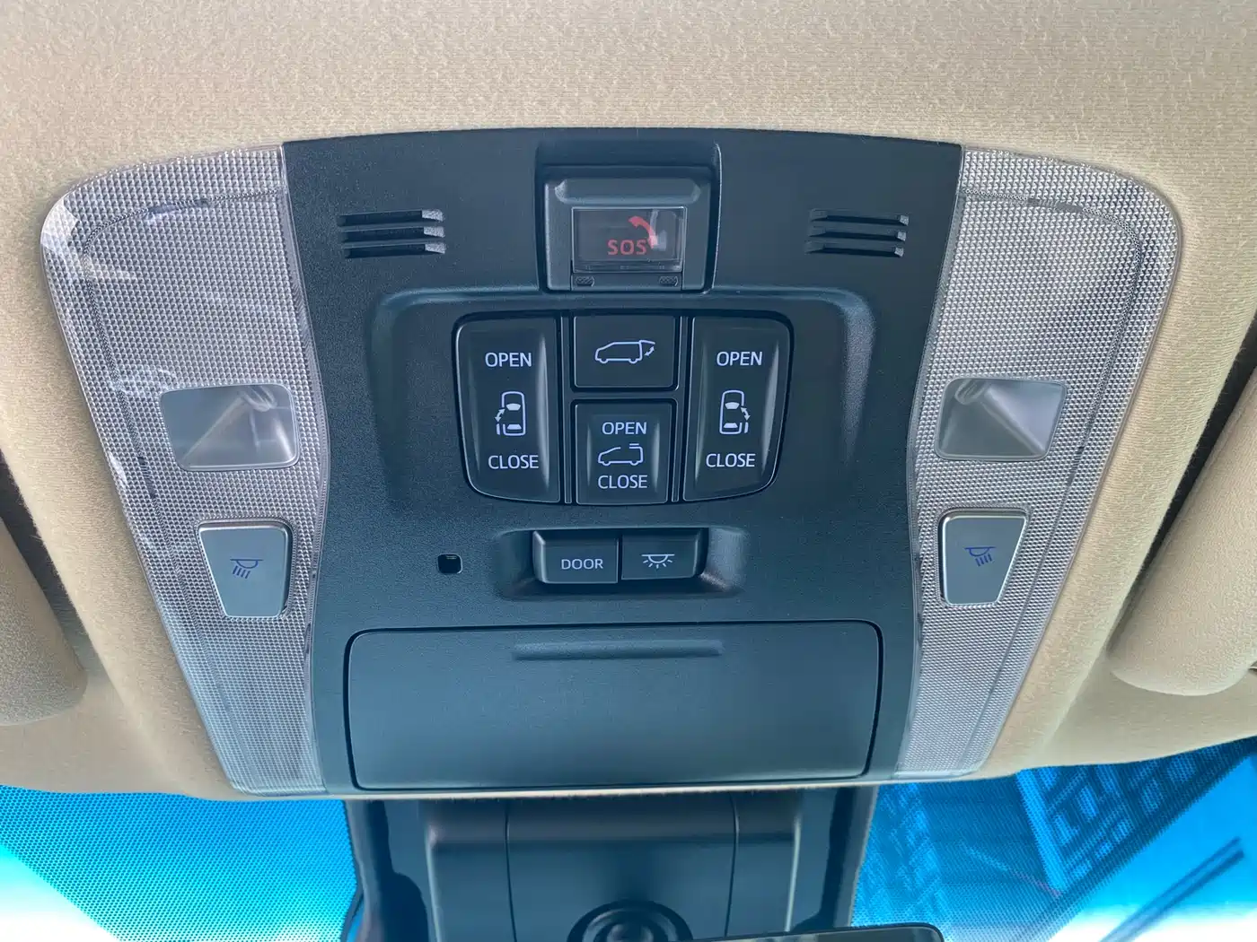 Toyota Alphard 2021 Hybrid 2.5L Luxury фото 14