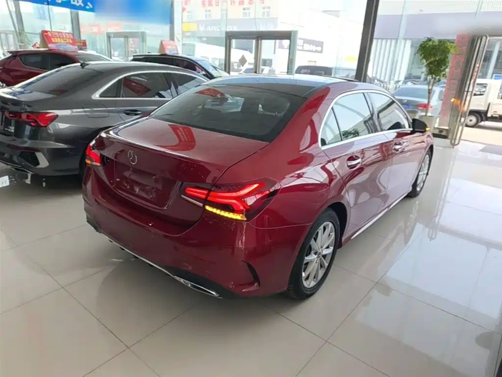 Mercedes-Benz A-Class 2021 A 200 L Sport Sedan Fashion Edition фото 7