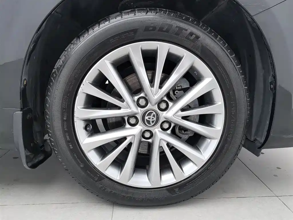 Toyota Camry 2016 2.5G 10th Anniversary Luxury Navigation Edition фото 17