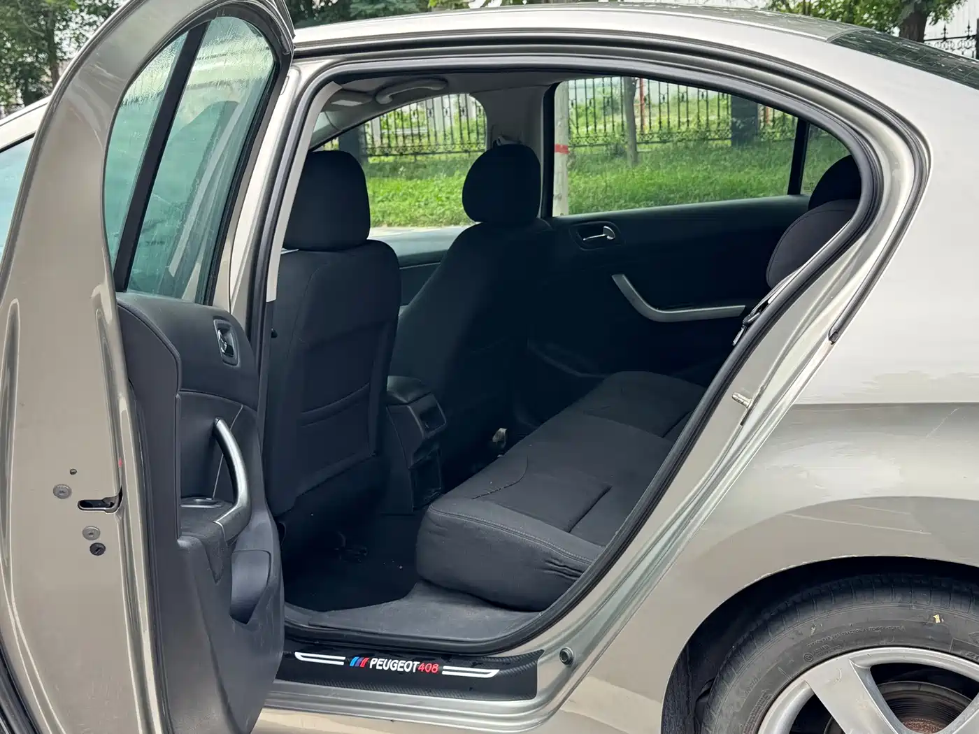 Peugeot 408 2013 2.0L Automatic Comfort Edition фото 9