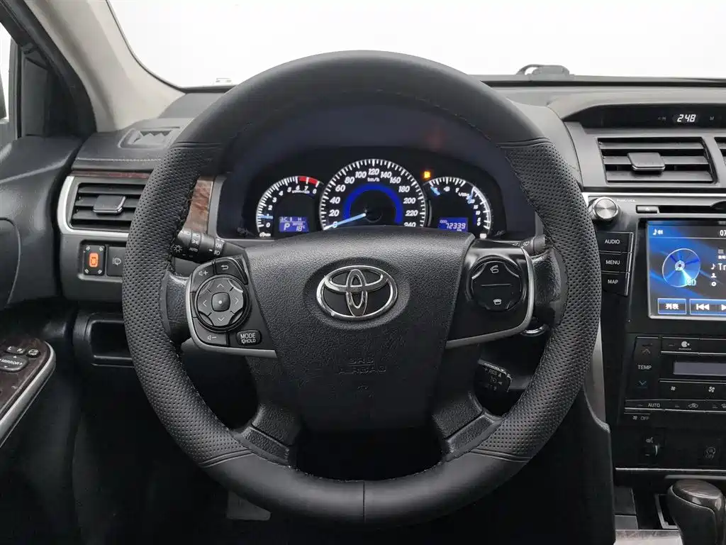 Toyota Camry 2016 2.5G 10th Anniversary Luxury Navigation Edition фото 11