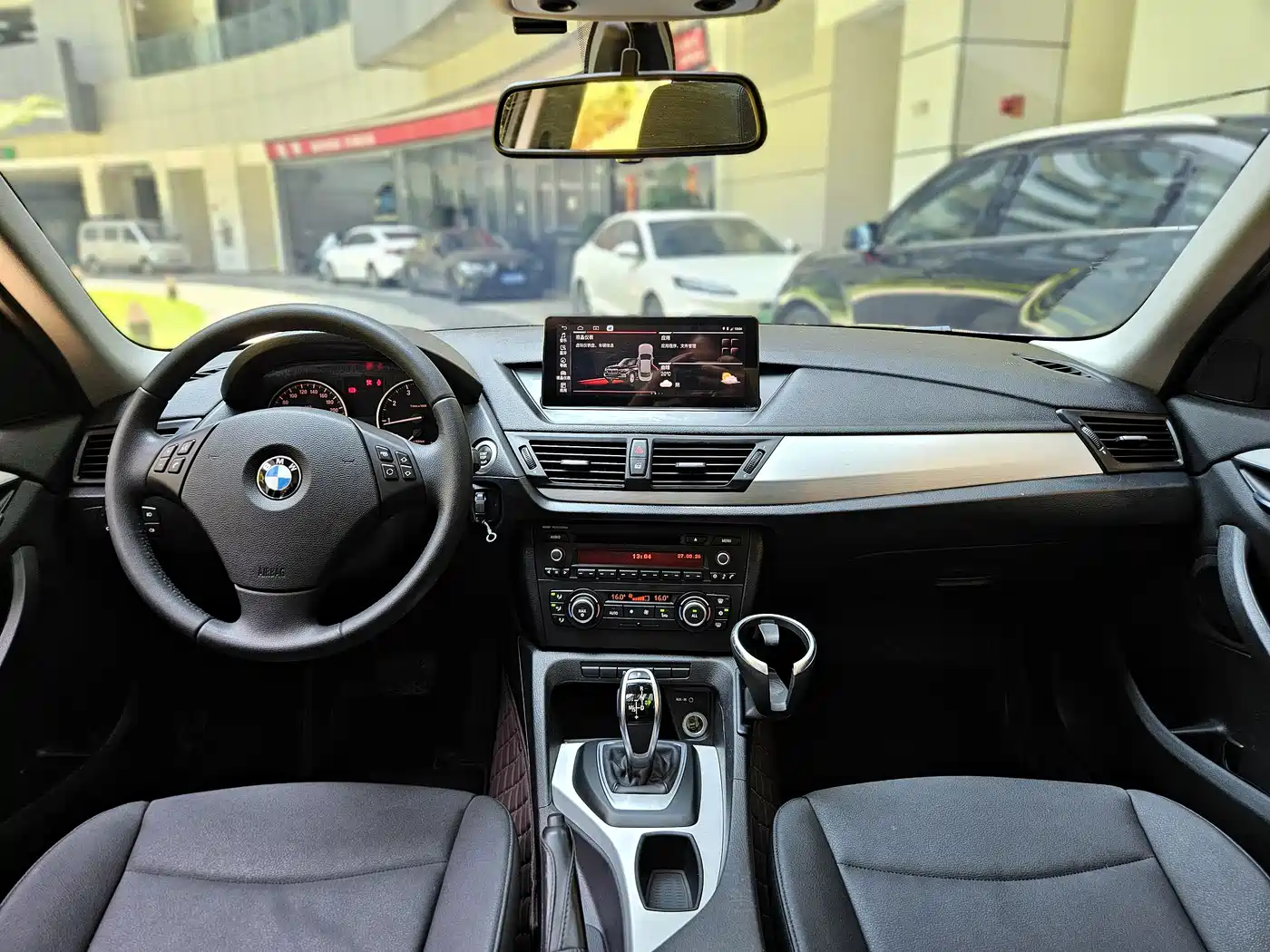 BMW X1 2012 sDrive20i Leading Model фото 4