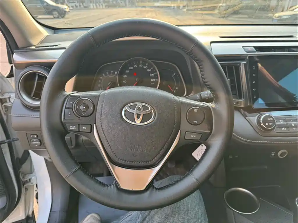 Toyota RAV4 Rongfang 2015 2.0L CVT 2WD Trend Edition фото 15