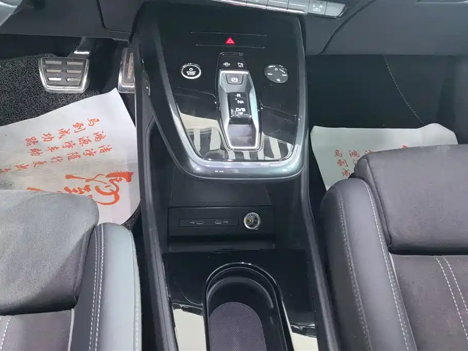 Audi Q4 e-tron 2023 50 e-tron quattro Creation Edition фото 16