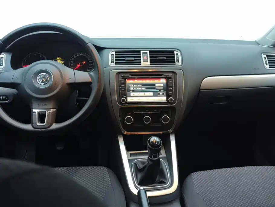 Volkswagen Sagitar 2014 Facelift 1.6L Manual Leading Version фото 12