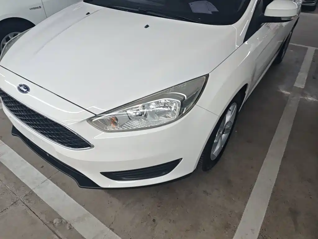Фото 24 - Ford Focus