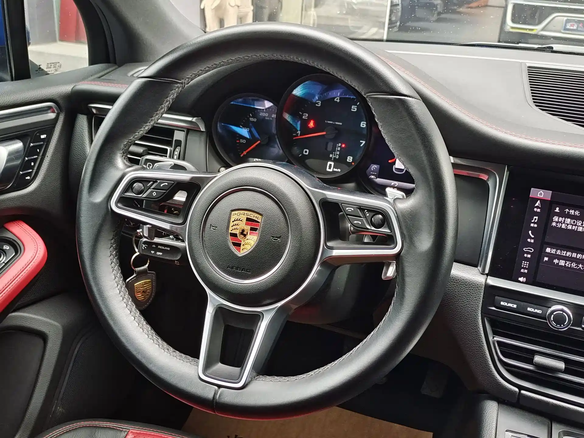 Фото 18 - Porsche Macan