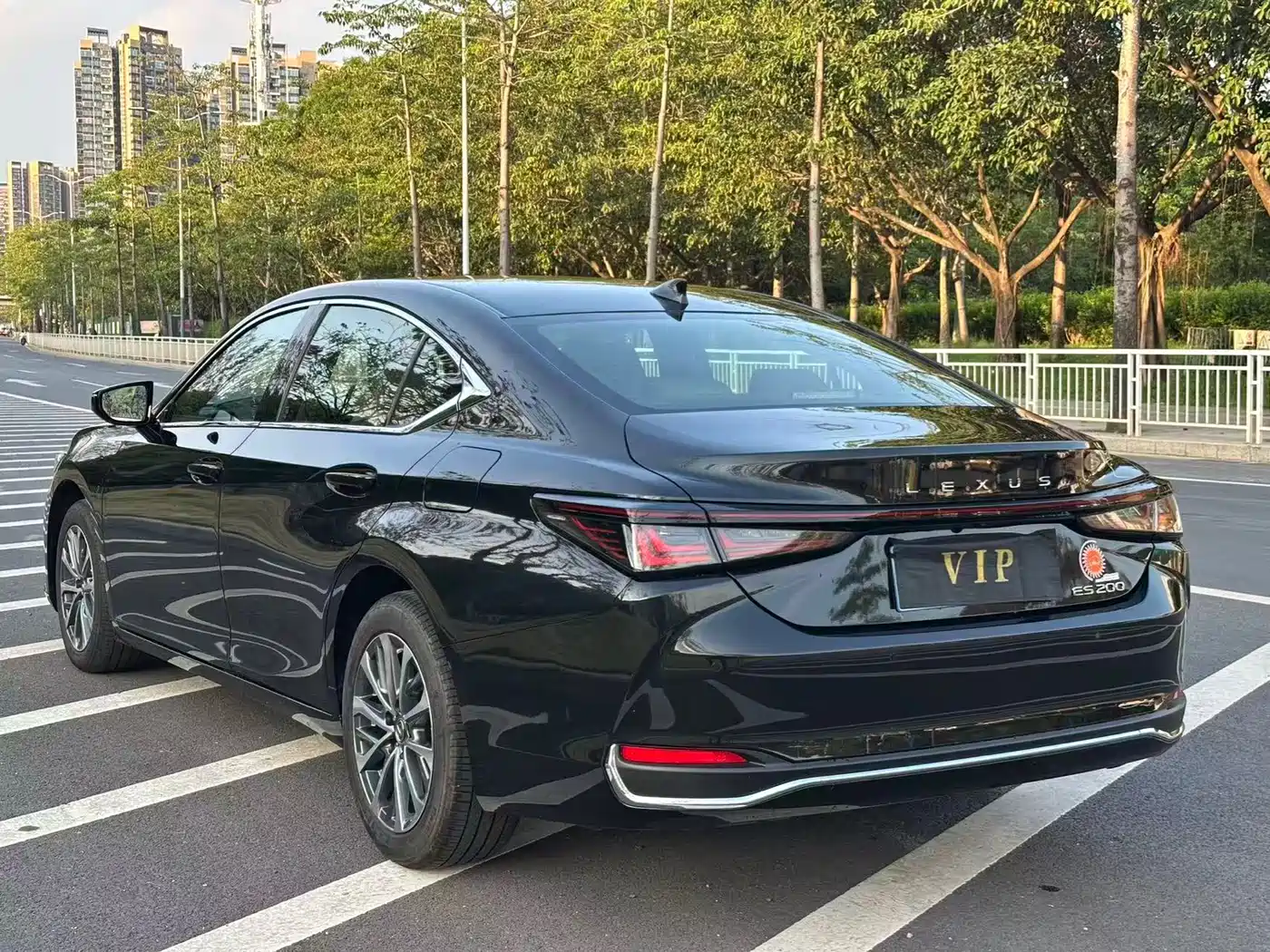 Lexus ES 2025 200 Ultimate Edition фото 9